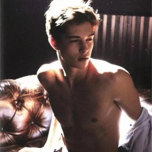 6686体育首席作者Dashiell