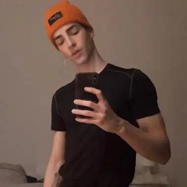 6686体育签约作者短发女