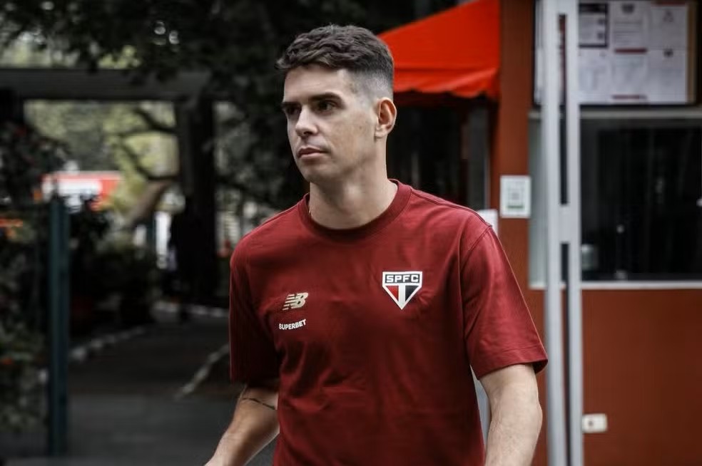 巴媒：奥斯卡的家人期望他立即退役员，他本人也倾向于这一决定