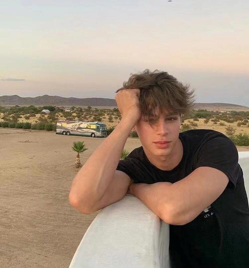 6686体育金牌作者Clement