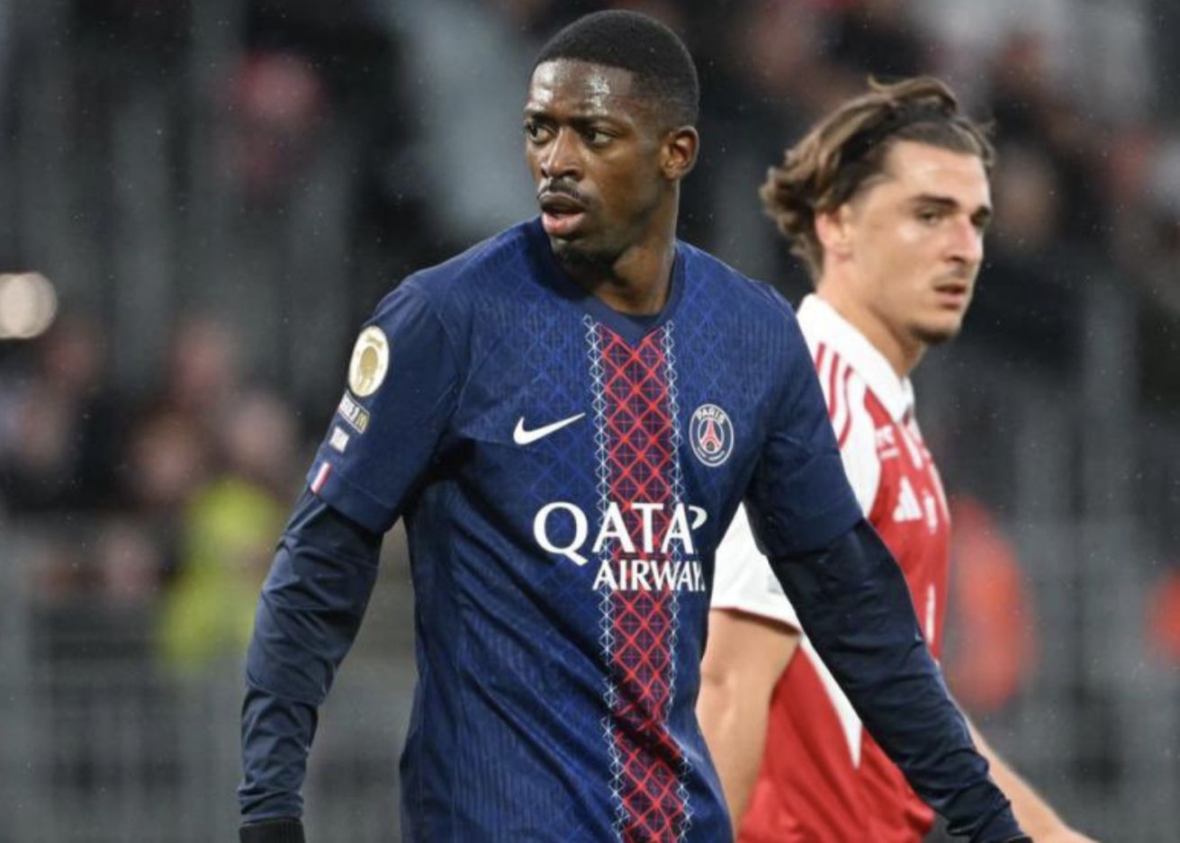 记者：阿什拉夫左踝韧带受伤缺阵6-8周，登贝莱小腿肌肉受伤